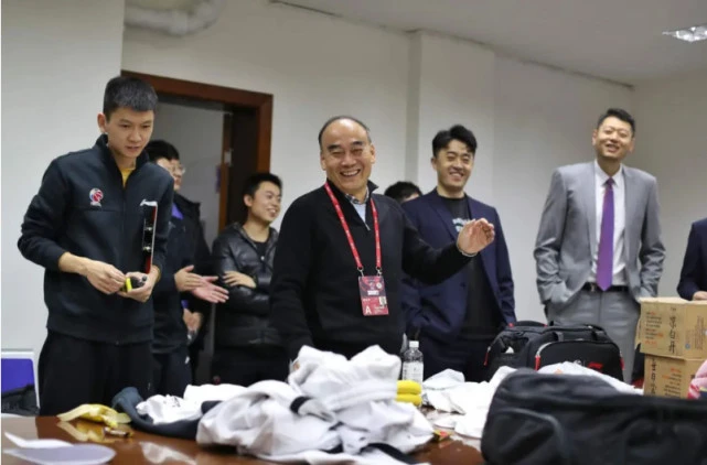 如何安排篮球主力的赛季前训练_1